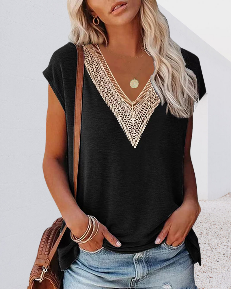 V-neck lace T-shirt