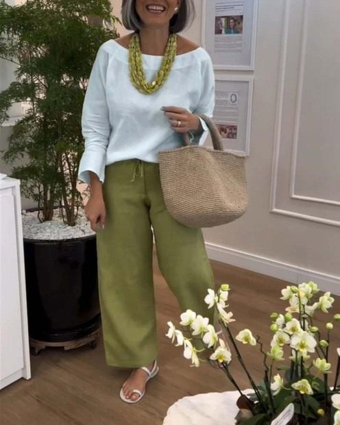 Round-neck Solid-color Long-sleeved Simple Top